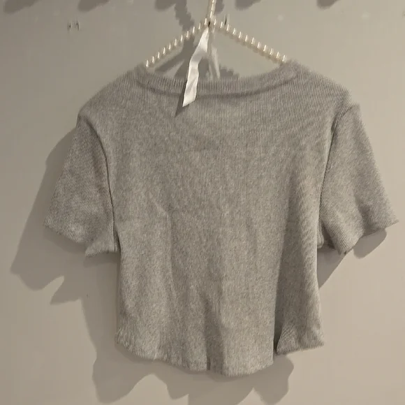 Gray Cropped Top with Green Graphic - Picture 5 of 5